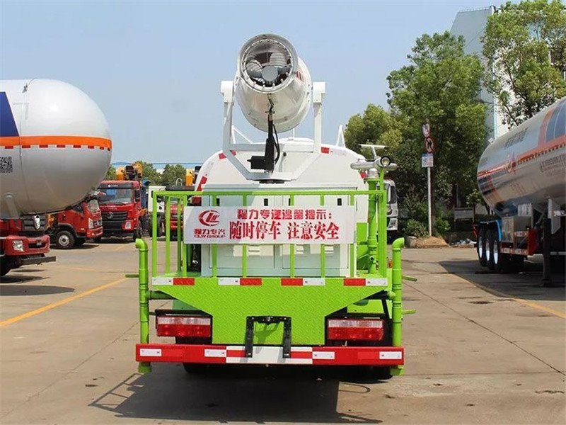 5方國六圓罐東風(fēng)小多利卡抑塵灑水車全年低價(jià)