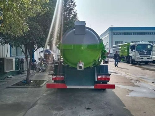  東風D6小多利卡吸污車藍牌車型價錢多少吸污車
