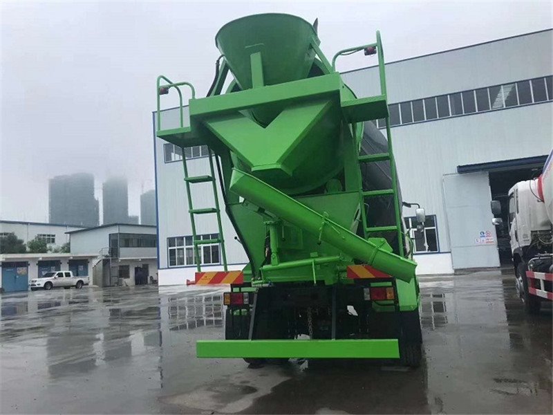 攪拌車廠家分享操作手冊(cè)