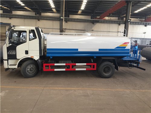 程力一汽解放灑水車價(jià)錢發(fā)動(dòng)機(jī)三漏怎么解決灑水車