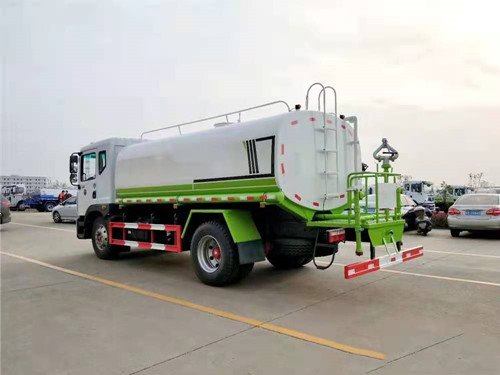 東風多利卡D9國六多功能環(huán)衛(wèi)噴霧灑水車