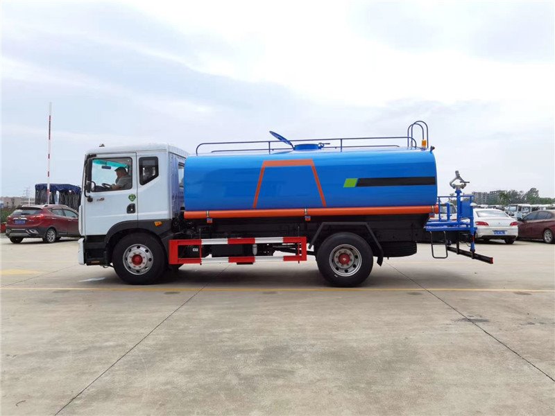 國六東風D9環(huán)衛(wèi)灑水車直銷中