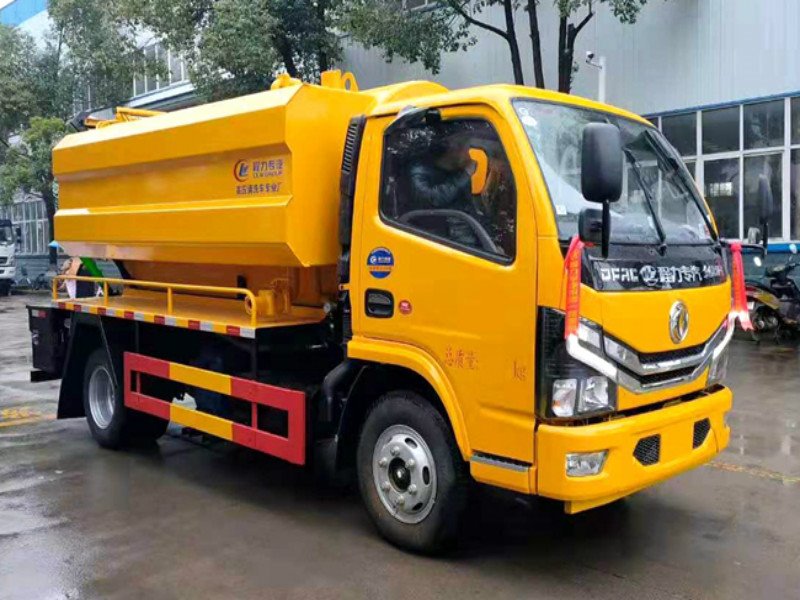 程力東風(fēng)小多利卡藍(lán)牌清洗吸污車熱銷中