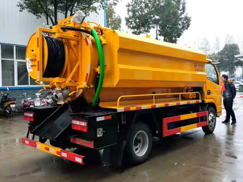 程力東風(fēng)小多利卡藍(lán)牌清洗吸污車熱銷中
