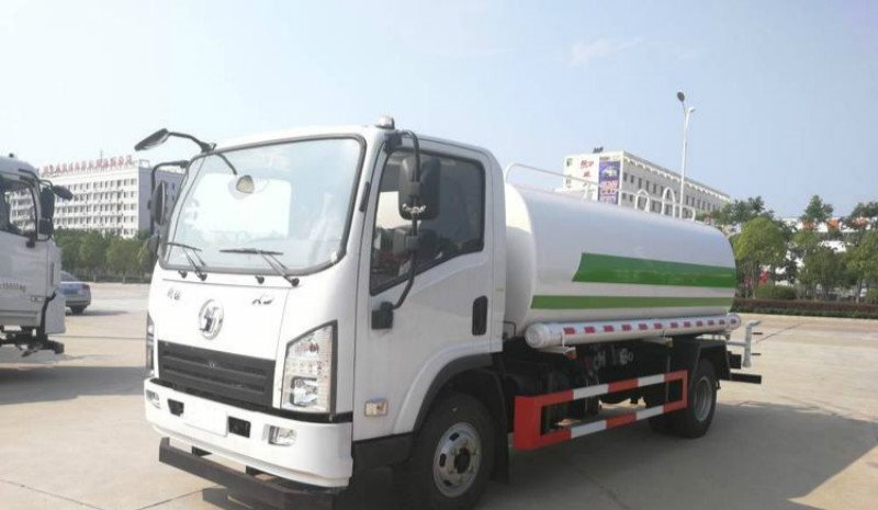 陜汽軒德5方灑水車市區(qū)環(huán)衛(wèi)車輛的首選