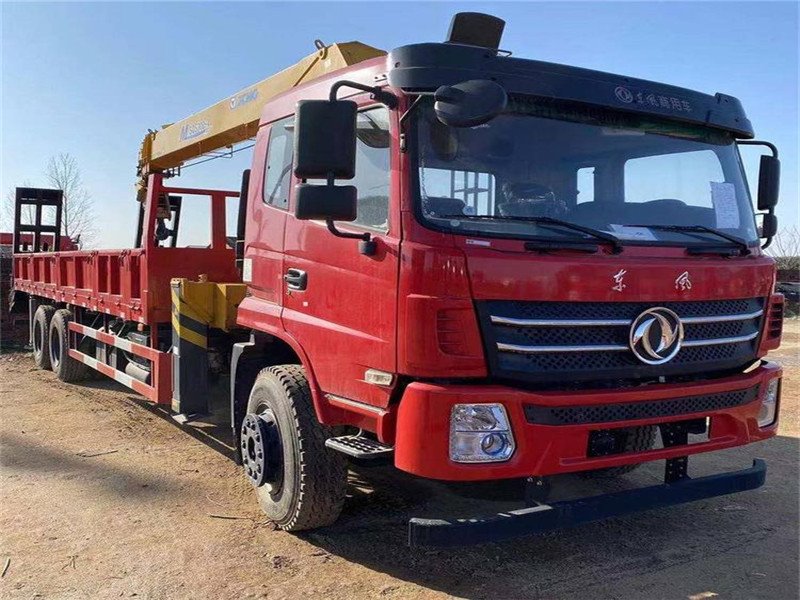 東風D17后八輪徐工M型隨車吊