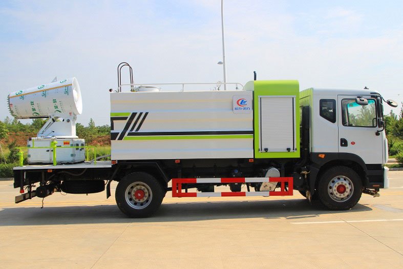 國(guó)六方罐東風(fēng)D9國(guó)六10噸多功能抑塵車(chē)