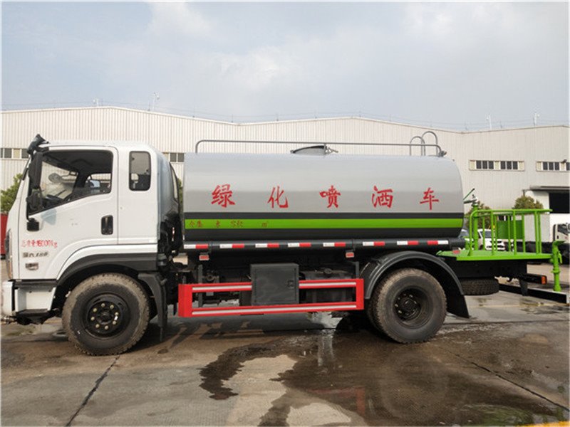 國六東風(fēng)專底D1霧炮車讓你瞬間涼爽