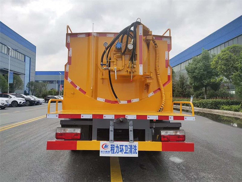 東風(fēng)小多利卡國(guó)六路面養(yǎng)護(hù)車現(xiàn)車可分期
