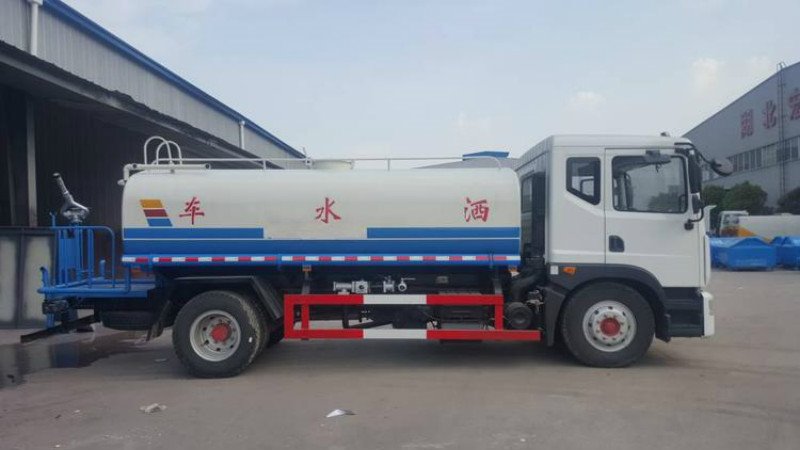 東風(fēng)灑水車生產(chǎn)廠家在哪