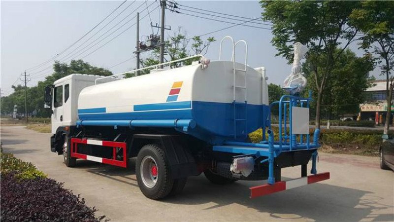 東風(fēng)灑水車生產(chǎn)廠家在哪