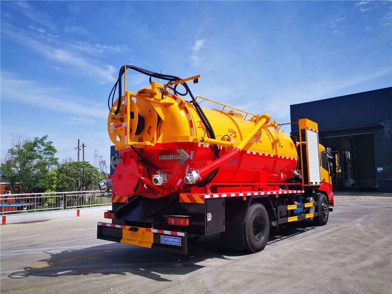 國六東風(fēng)天錦15方清洗吸污兩用車
