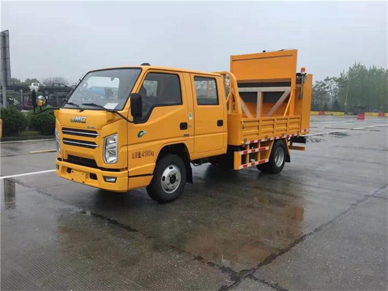 江鈴順達(dá)防撞緩沖車生產(chǎn)廠家直銷價(jià)格