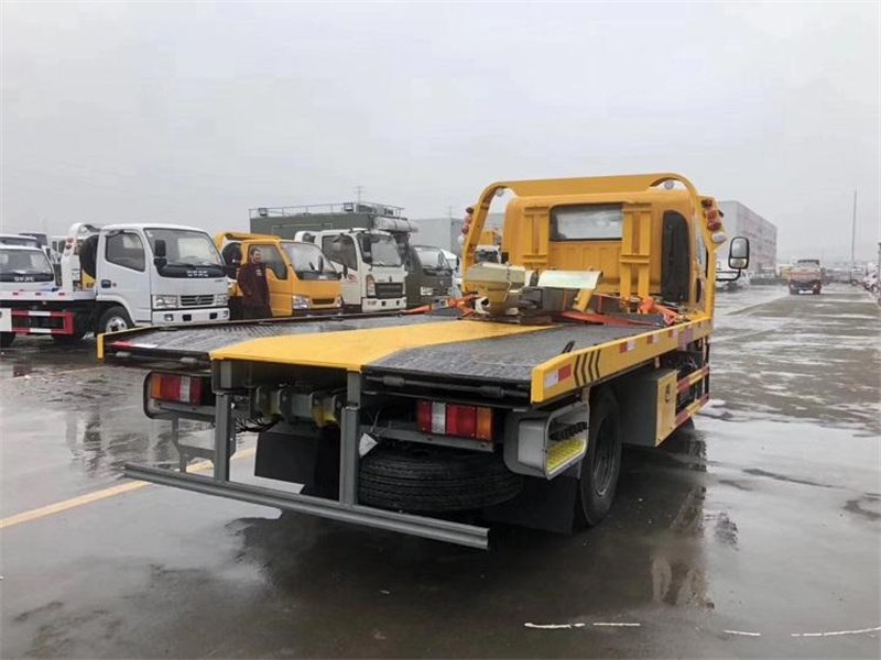 清障車(chē)和平板運(yùn)輸車(chē)區(qū)別配置在哪個(gè)地方