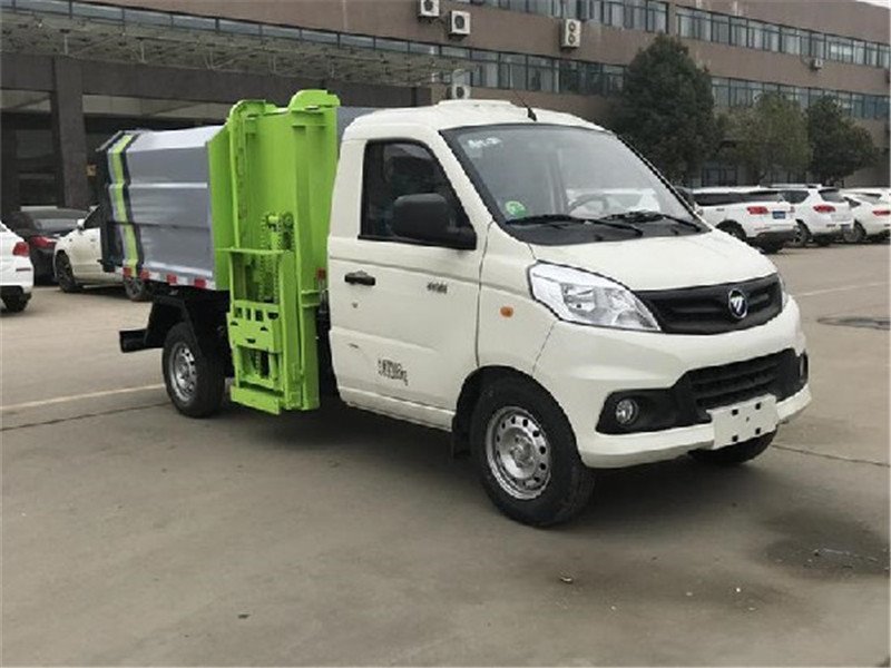 小型掛桶式垃圾車作業(yè)方法