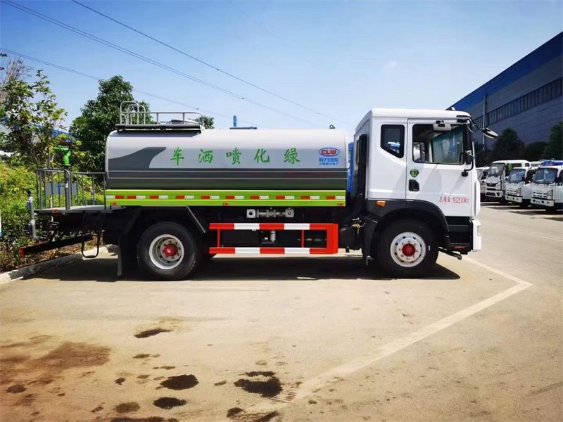國(guó)六東風(fēng)D9綠化灑水車現(xiàn)車出售