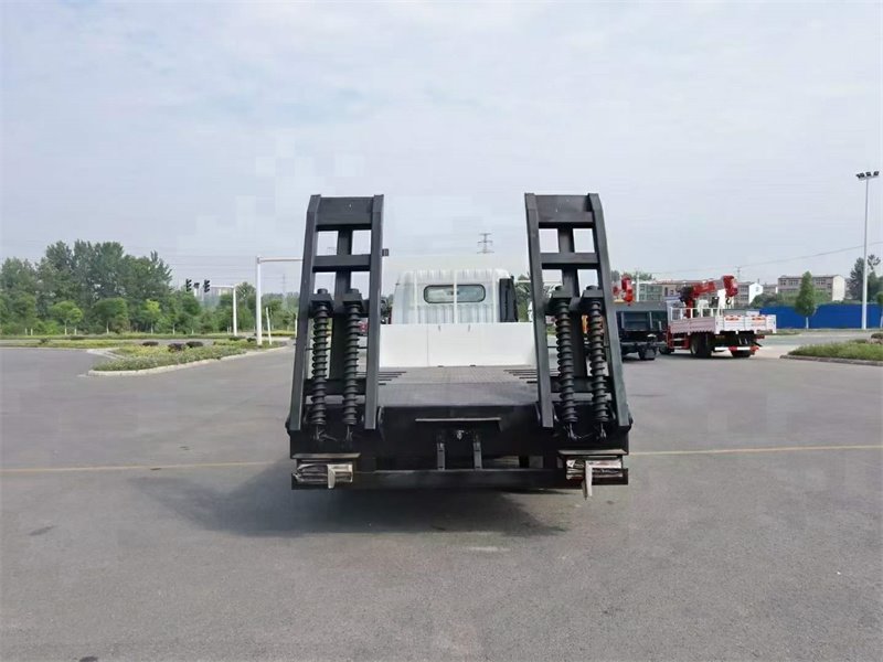 ??六國??東風(fēng)多利卡K8平板車配置