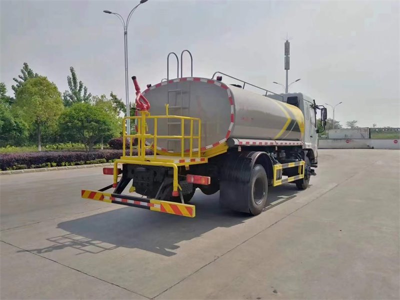 東風(fēng)灑水車高性價比爆款推薦