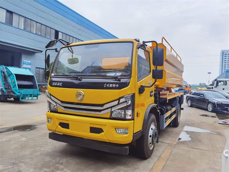 東風(fēng)多利卡清洗吸污車現(xiàn)車