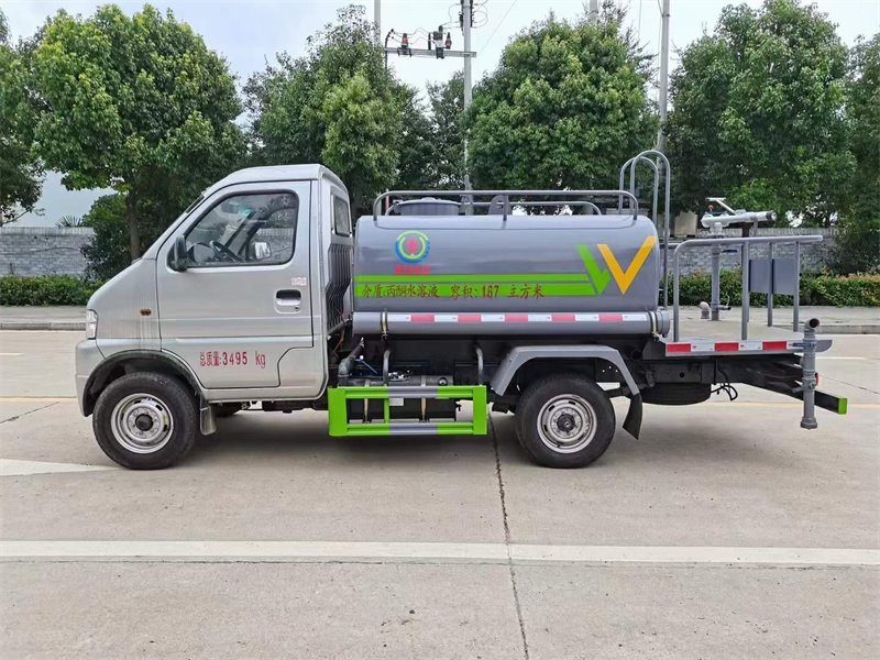 綠化噴灑車東風(fēng)小霸王汽油機(jī)新車推薦