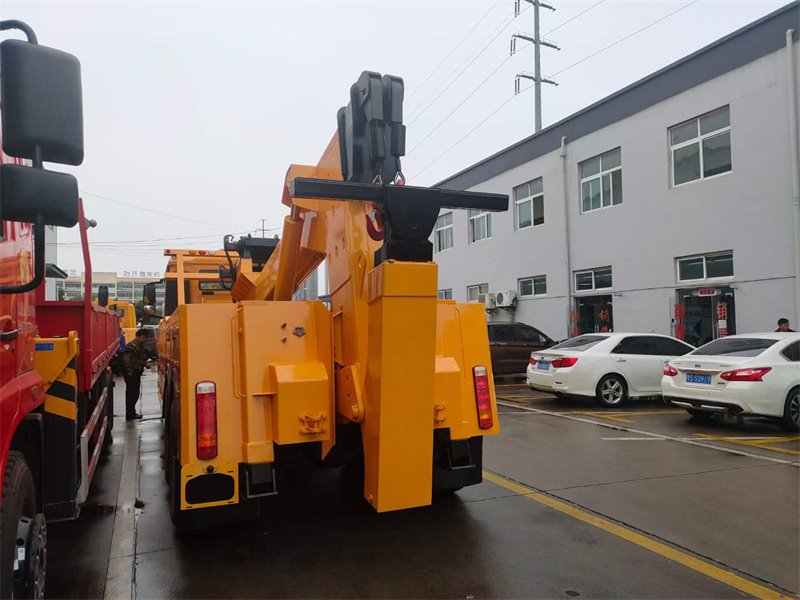 清障車國六重汽豪沃后八輪TX5救援車現(xiàn)車直銷