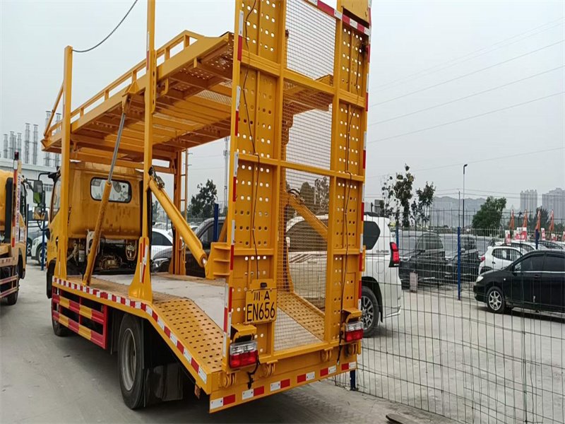 一拖三轎運(yùn)車哪里買