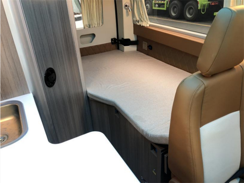 黑色房車福特新全順B型房車廠家報價