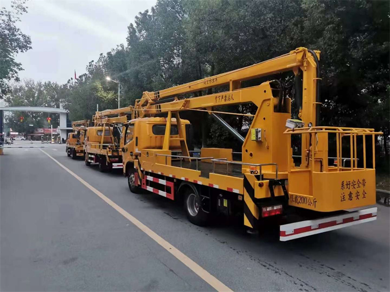 18.5米曲臂高空作業(yè)車東風(fēng)多利卡廠家