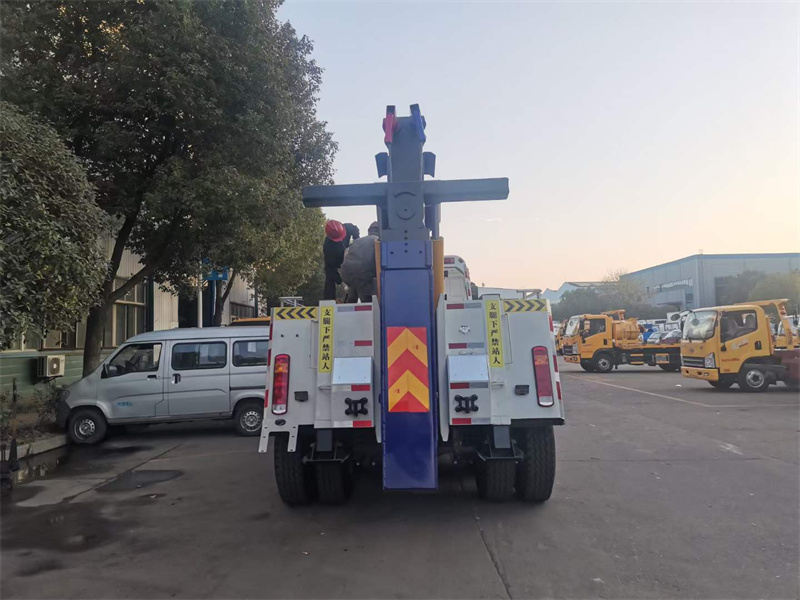 清障車廠家重磅推出國六重汽豪沃后雙橋拖吊連體救援車