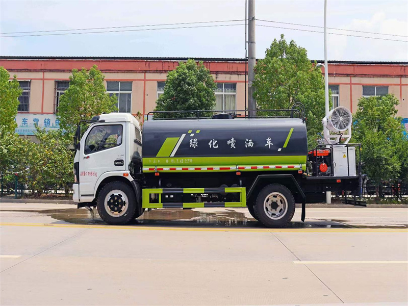 8噸環(huán)衛(wèi)灑水車購買技巧