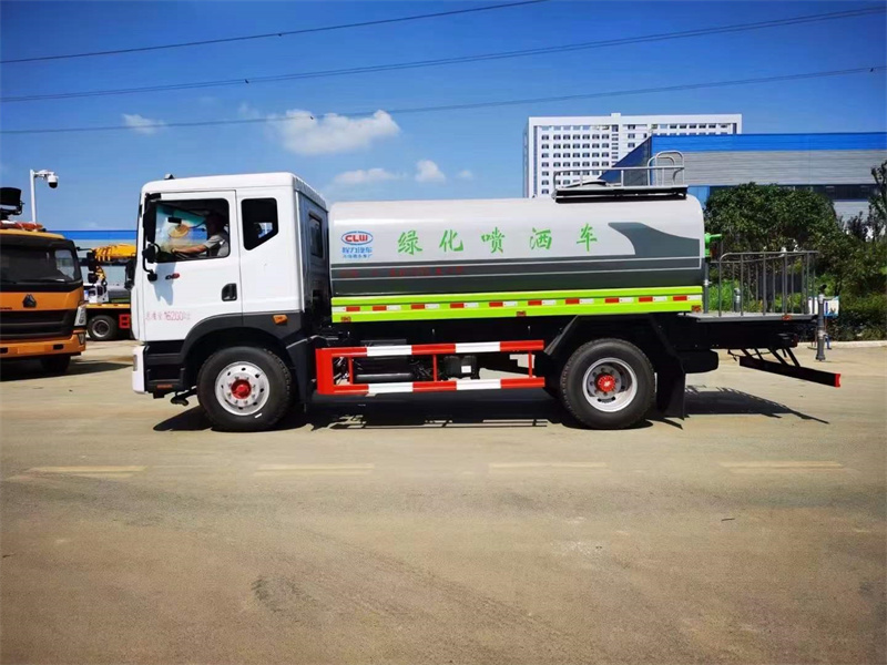 國(guó)六多利卡D9灑水車165馬力