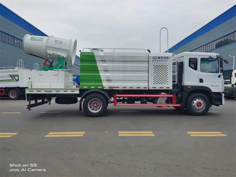 國六D9多功能抑塵車現(xiàn)車