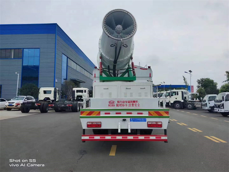 國六D9多功能抑塵車現(xiàn)車