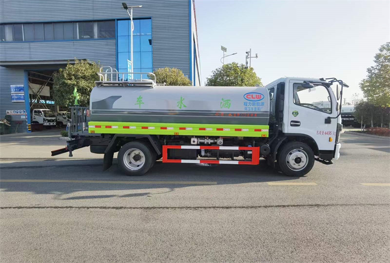 東風(fēng)多利卡灑水車廠家直銷