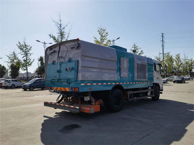 10方后滾掃吸塵車現(xiàn)車