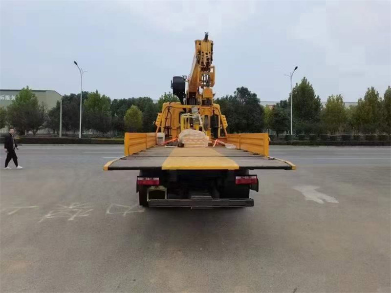 東風(fēng)D9排半清障帶吊救援車(chē)致富利器