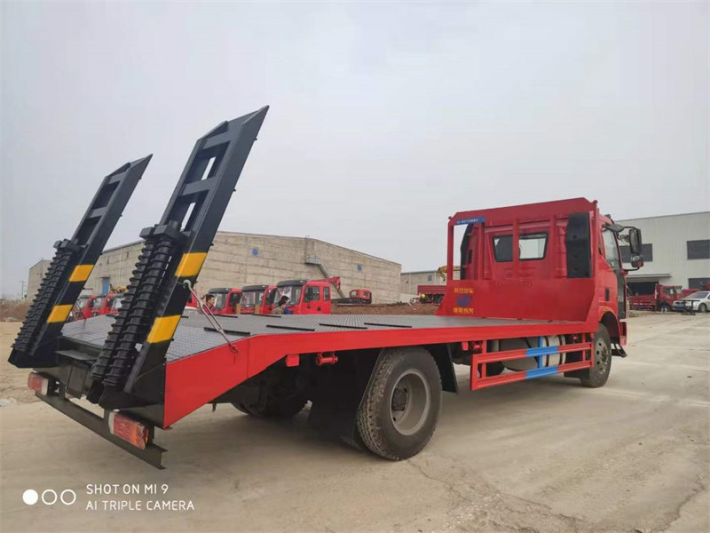 解放J6L國(guó)六平板車(chē)福利車(chē)現(xiàn)車(chē)