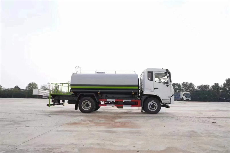 東風福瑞卡灑水車170馬力