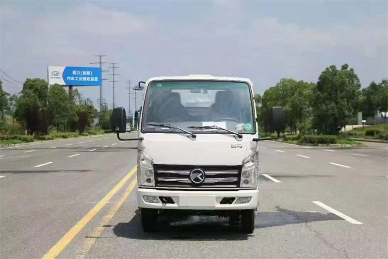 凱馬藍(lán)牌灑水車熱銷中