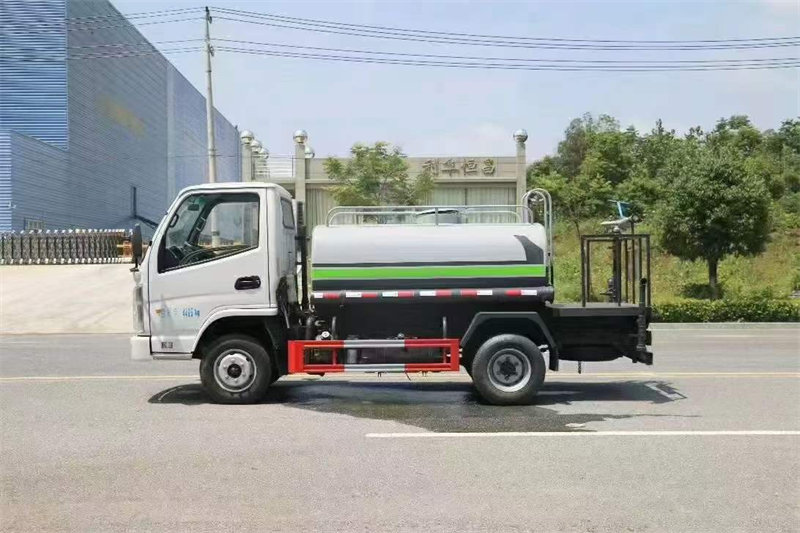 凱馬藍(lán)牌灑水車熱銷中