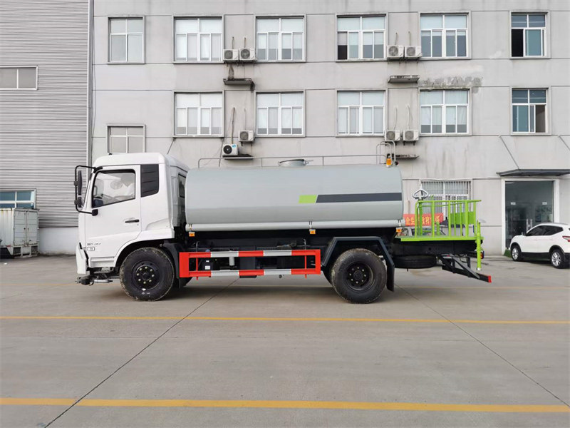 東風天錦12方霧炮車現(xiàn)車