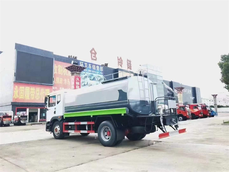 國六灑水車多利卡D9四缸性價高