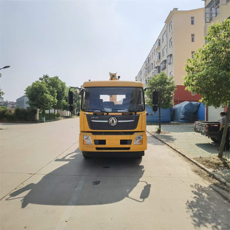 天錦帶吊一拖二清障車可上戶