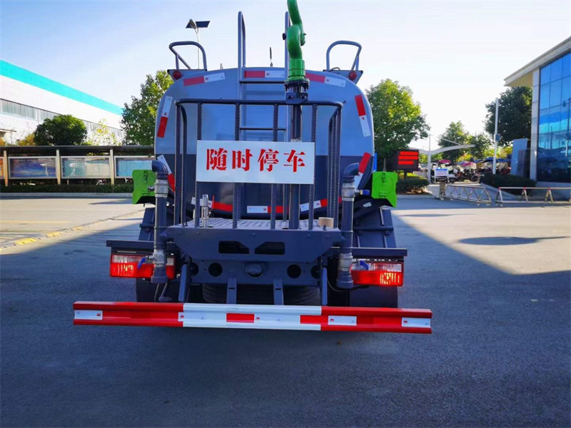 5方東風(fēng)灑水車廠家批發(fā)價(jià)格　　 