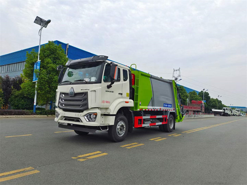 豪沃壓縮式垃圾車(chē)高配低價(jià)