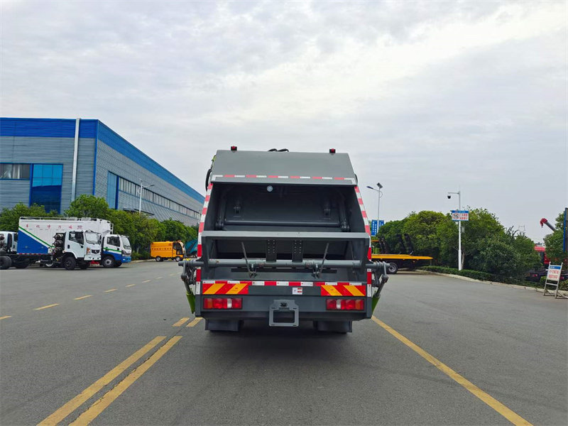 豪沃壓縮式垃圾車(chē)高配低價(jià)
