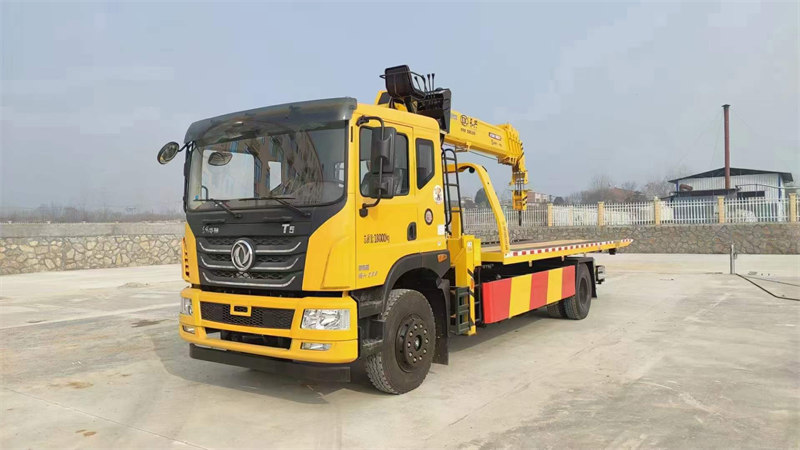 東風(fēng)T5清障車帶吊現(xiàn)車