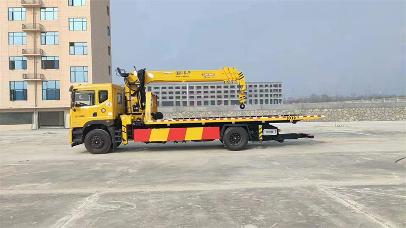 東風(fēng)T5清障車帶吊現(xiàn)車