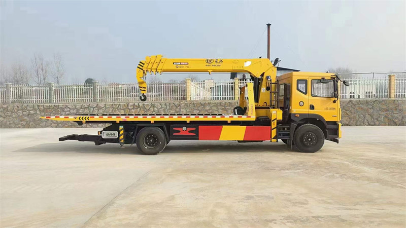 東風(fēng)T5清障車帶吊現(xiàn)車