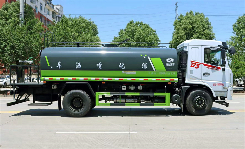 東風(fēng)專底15方灑水車價(jià)格實(shí)惠